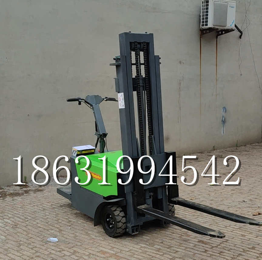 桓仁满族自治县优程全电动叉车插腿式堆高车液压装卸车1.5吨升高小型站驾式铲车